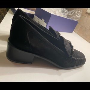 DESIGNER Stuart Weitzman Low Black Heels
